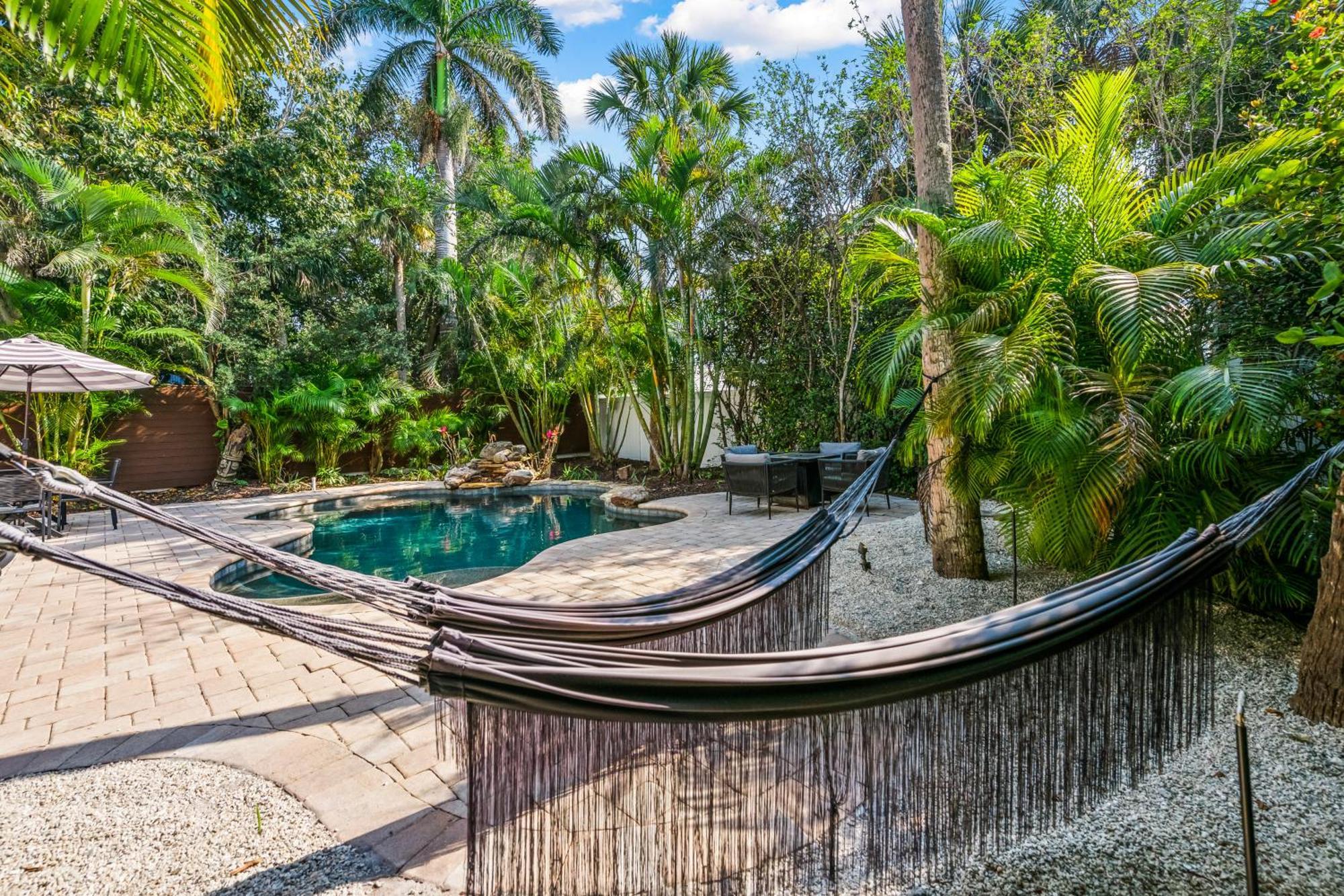 Sandy Pants - Designer Beach Chic Home Steps To Beach Backyard Oasis W Heated Pool Анна-Мария Экстерьер фото