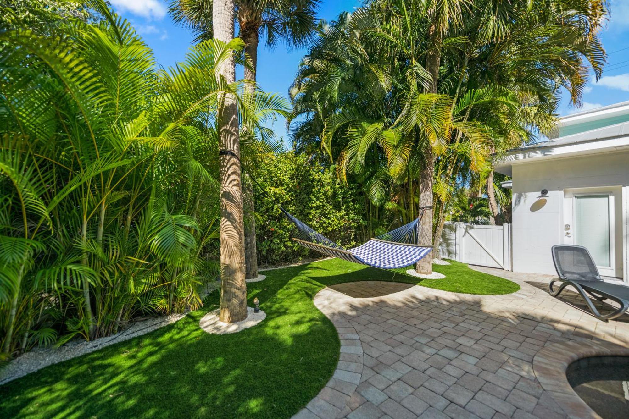 Sandy Pants - Designer Beach Chic Home Steps To Beach Backyard Oasis W Heated Pool Анна-Мария Экстерьер фото