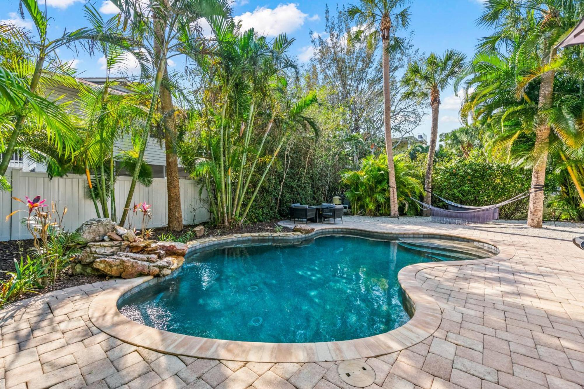 Sandy Pants - Designer Beach Chic Home Steps To Beach Backyard Oasis W Heated Pool Анна-Мария Экстерьер фото